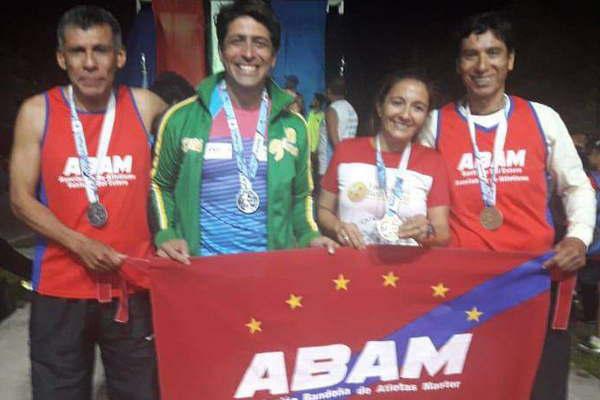 Atletas de la Abam ganaron medallas en la Milla Urbana