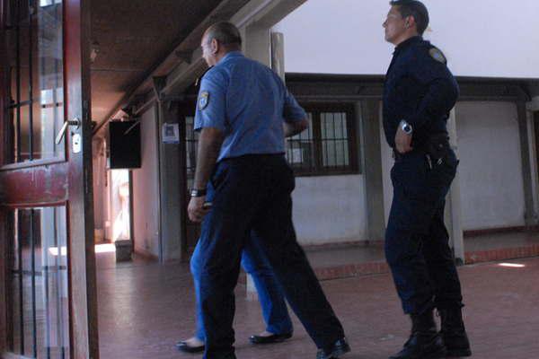 Desfiguroacute a latigazos a su hija adolescente y descubren que la violaba desde chiquita