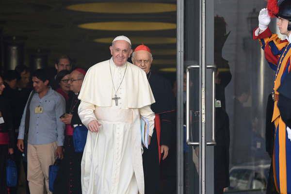 El papa Francisco sufrioacute una caiacuteda pero se encuentra bien