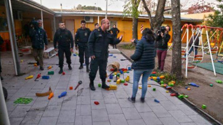 Denuncian a auxiliar de jardiacuten de infantes por abuso sexual