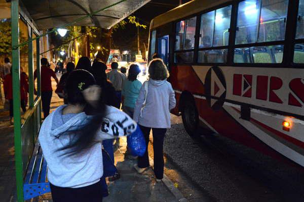 Gente acelerada baja de hasta 40-en-porciento- en ventas y menos horas de clase el saldo del paro de colectivos