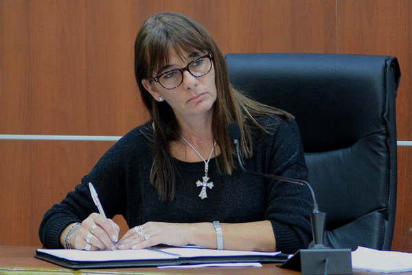 Debe donar pan facturas y cena para 100 personas por chocar a un adolescente