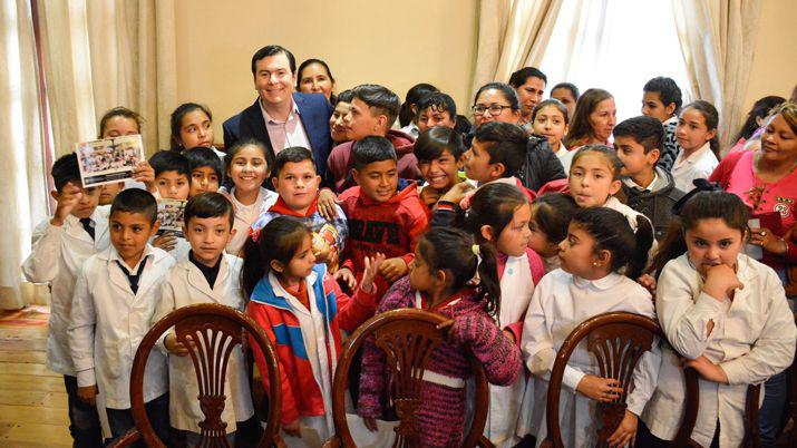 El Gobernador recibioacute alumnos del interior