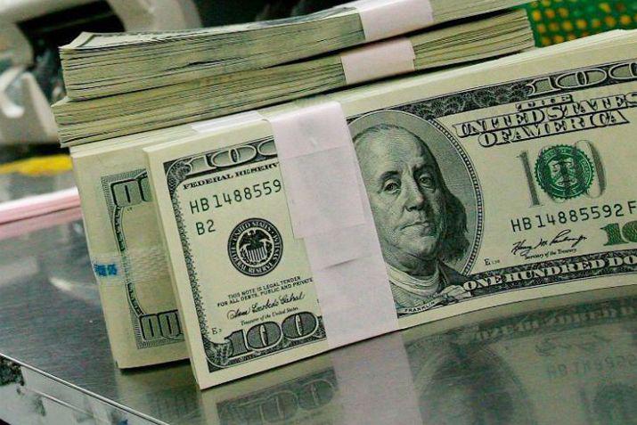 En una rueda con poco volumen y sin intervención oficial la divisa descendió por mayor oferta privada señalaron operadores