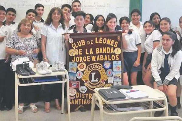 Alumnos recibieron donaciones del Club de Leones Dr Jorge W Aacutebalos