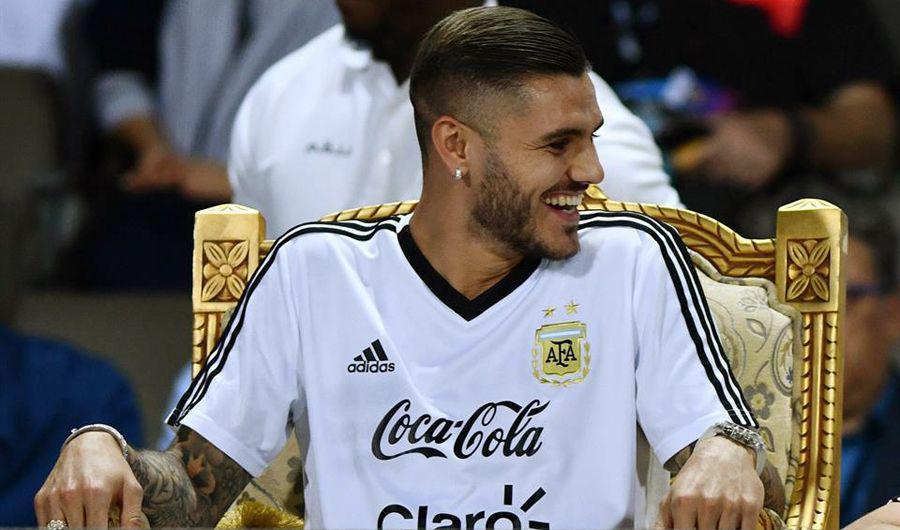 Videos  Argentina - Irak- el doble cantildeo iraquiacute lo caiacuteda del liacutenea y los tronos de los jugadores