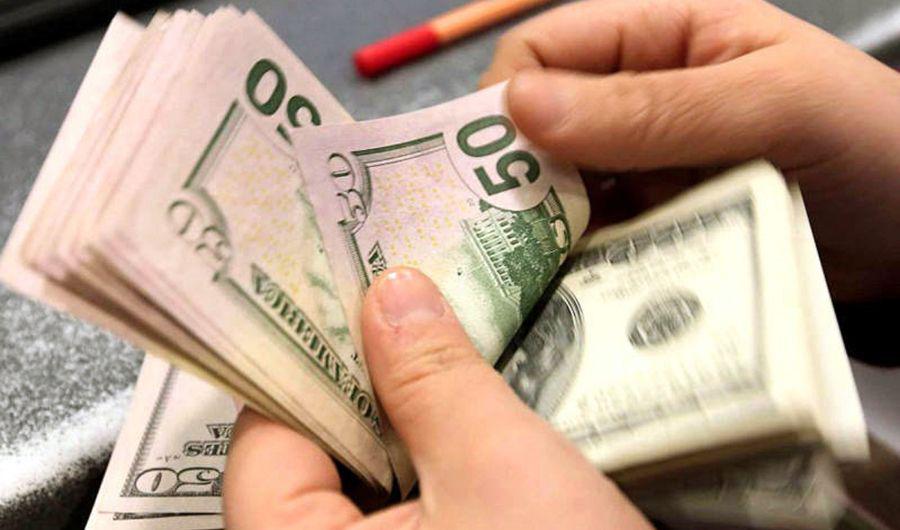 El doacutelar sigue a la baja y cotiza a 3732