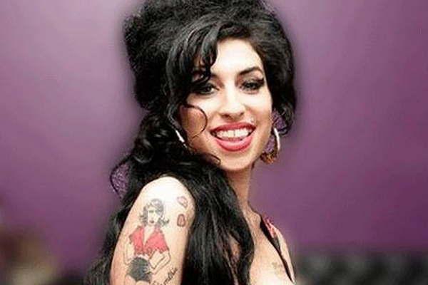 Amy Winehouse saldraacute de gira en un holograma  