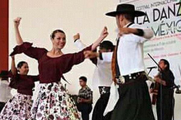 Exitosa actuacioacuten del Ballet Folcloacuterico Ciudad de La Banda en Meacutexico 