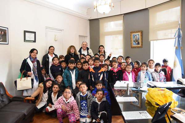 Alumnos de la Escuela 829 de Pozuelos visitaron al intendente Miguel Mukdise