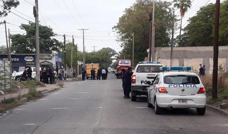 Chocoacute de atraacutes a un colectivo y murioacute