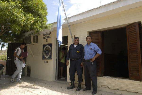 Motochorros derriban a motociclista y la despojan de cartera con  5000