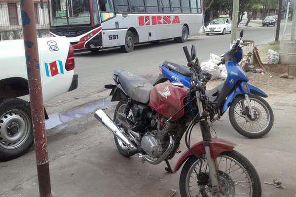 Joven motociclista murioacute al chocar contra un colectivo estacionado