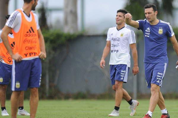 Lionel Scaloni dejoacute afuera a Dybala en la praacutectica de ayer