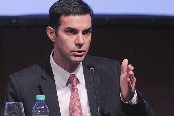 Urtubey- Se ve un Presidente muy condicionado por Elisa Carrioacute