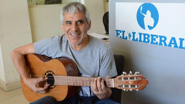 VIDEO  Miraacute a Peteco cantando Como paacutejaros en el aire