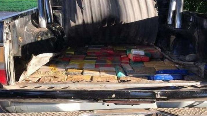 Transportaba cocaiacutena en un lugar secreto de su camioneta