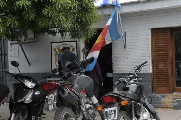 Adolescente y su novio asaltaron a un remisero