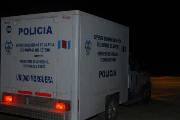 Investigan las causas de la muerte de un joven de 27 antildeos que se habriacutea ahorcado en el patio de su casa