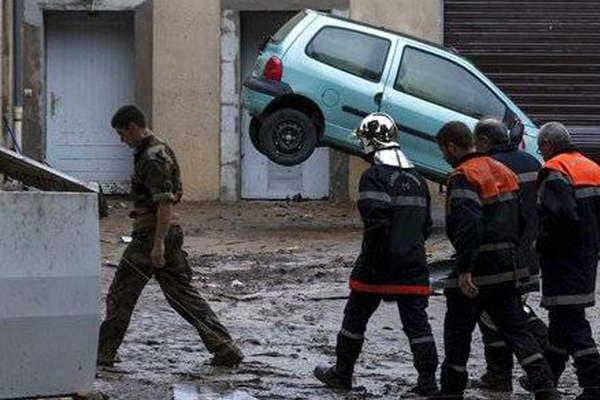 Francia- inundaciones dejan 13 muertos 