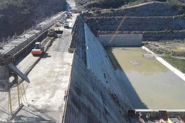 El dique El Bolsoacuten permitiraacute generar agua potable para Friacuteas