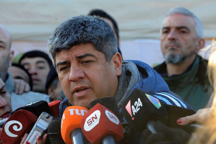 El sindicalista que participa en Singapur del Congreso de la Federación Internacional de Trabajadores del Transporte (ITF) dijo estar en la mira del Ejecutivo nacional