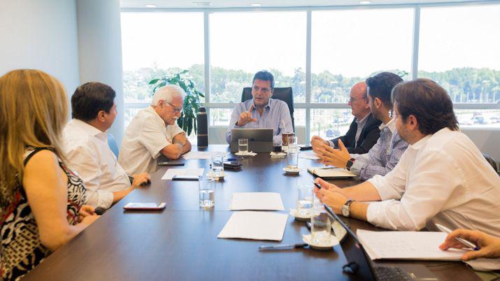 El equipo econoacutemico del massismo le contestoacute a Dujovne- Lo que no ayuda es la insensibilidad y la mentira