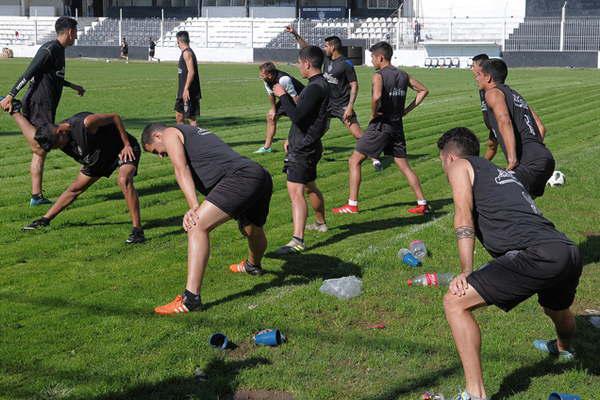 El Ferro enfocado en Nueva Chicago