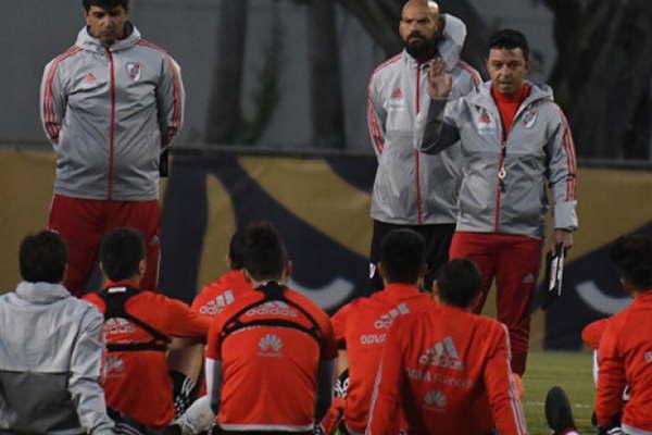 Gallardo planea un equipo alternativo ante Coloacuten