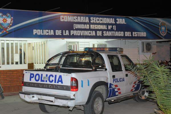 No quisieron pagar un viaje al remisero y fueron demorados