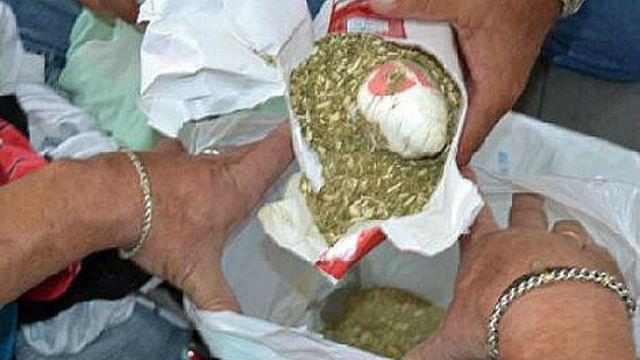 Intentoacute pasar marihuana en un paquete de yerba a un detenido