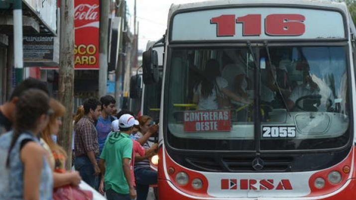 Los colectivos circularaacuten normalmente en el horario nocturno