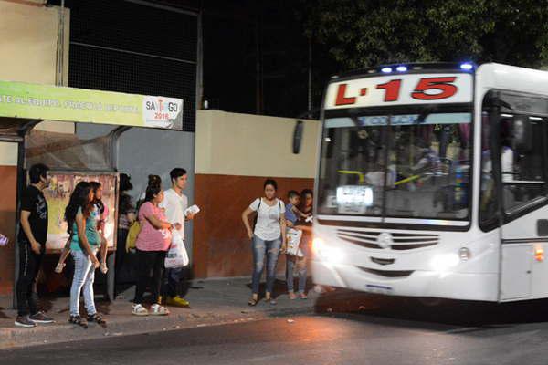 Hubo acuerdo y se levantoacute el paro de colectivos en Santiago