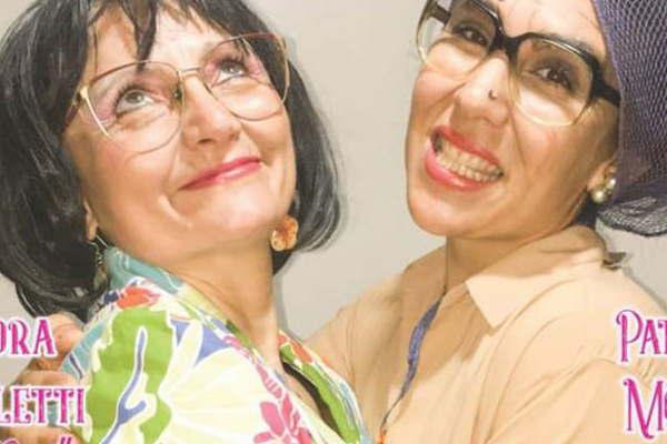 Dos divertidas primas santiaguentildeas  llegan a la casa de Pocha Ramos en Friacuteas