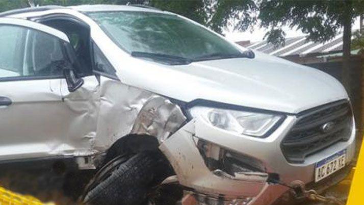 Conductor perdioacute el control su camioneta y volcoacute tras chocar un poste