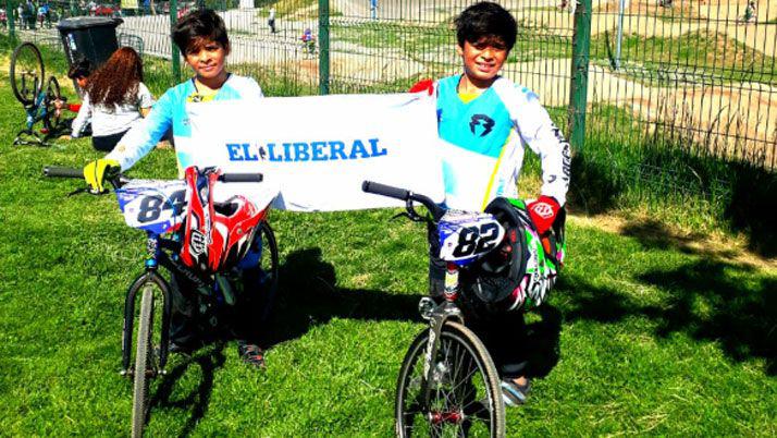 El equipo santiaguentildeo de BMX en su segundo diacutea en Chile