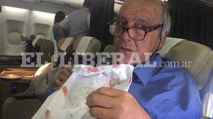 Pedro Mulki fue asistido en el avión