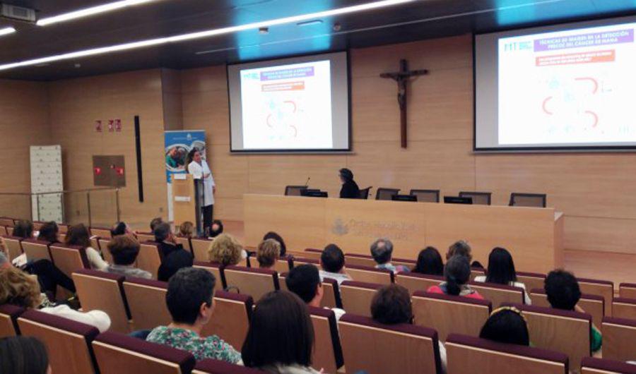 Diacutea Mundial contra el Caacutencer de Mama  Doctora santiaguentildea expuso en Espantildea