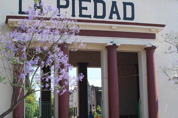 Importante operativo en el cementerio La Piedad