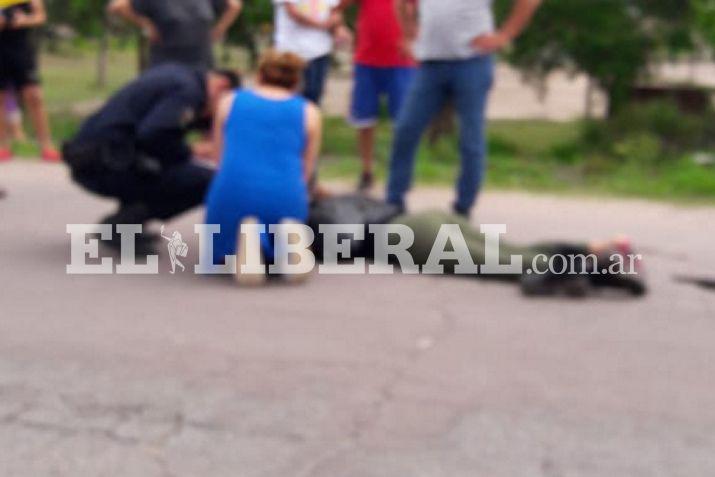 La mujer quedó tendida sobre el pavimento