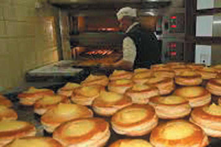 Coacutemo influye la crisis en los haacutebitos de compra de los santiaguentildeos