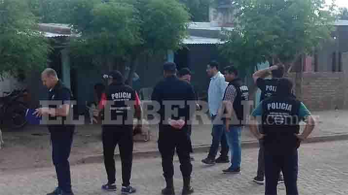 Inicioacute la investigacioacuten en la casa donde asesinaron al hijo de Pochi