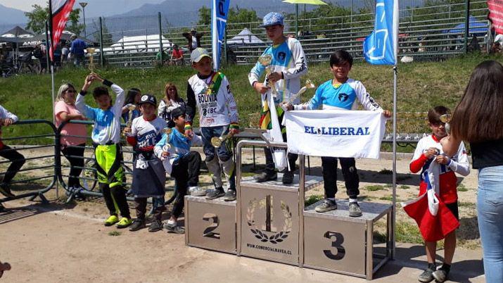 Podio santiagueño en el Latinoamericano de BMX