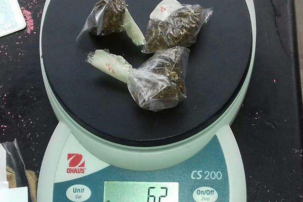 Llevoacute marihuana y pastillas en  un paquete de yerba a los presos