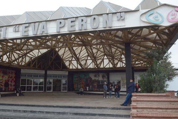 Madres se agarraron a golpes mientras cuidaban a sus hijos en el Cepsi