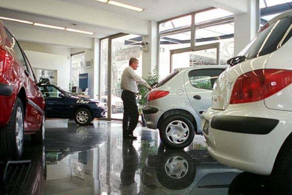 Por la caiacuteda en ventas lanzan ofertas de 0km a precios maacutes bajos que los oficiales