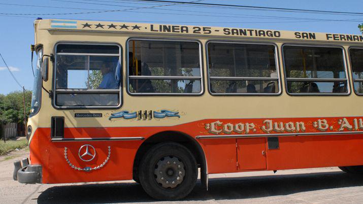 El mieacutercoles se solucionariacutea el conflicto laboral de los choferes de la Liacutenea 25