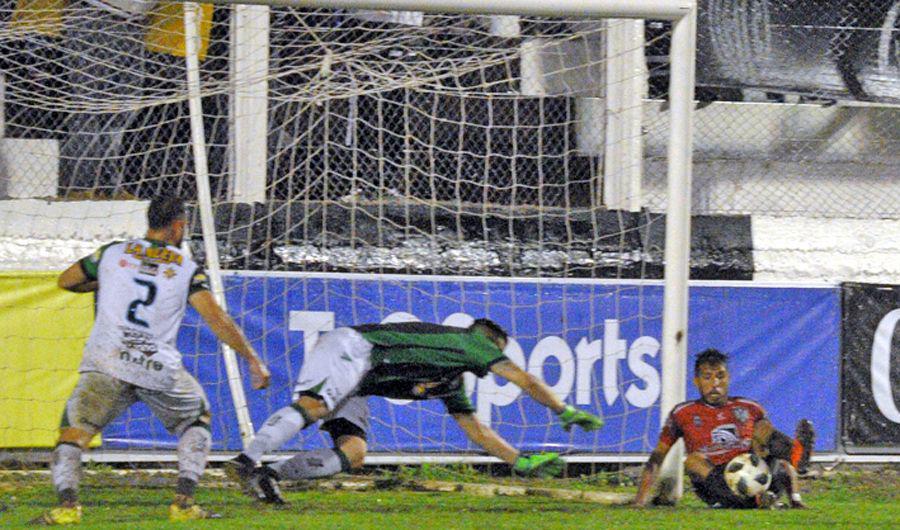 Video Central Coacuterdoba sufrioacute la contundencia del puntero