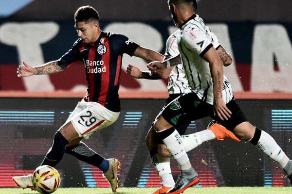 San Lorenzo festejoacute con sufrimiento 