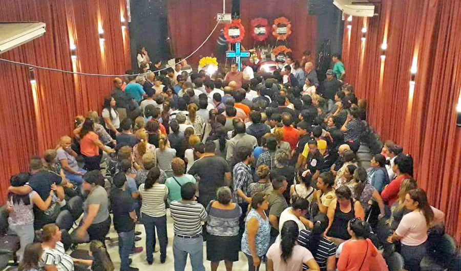 Desconsuelo y profunda tristeza en miles de personas en el uacuteltimo adioacutes a Franco Chaacutevez